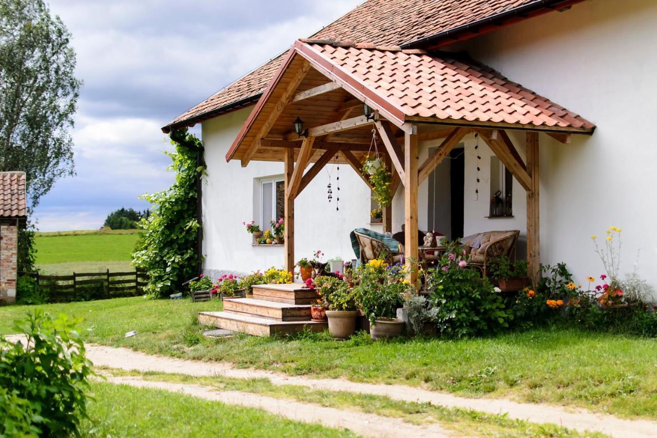 Zakatek Szczescia Eko Agroturystyka Kiwity Exteriör bild